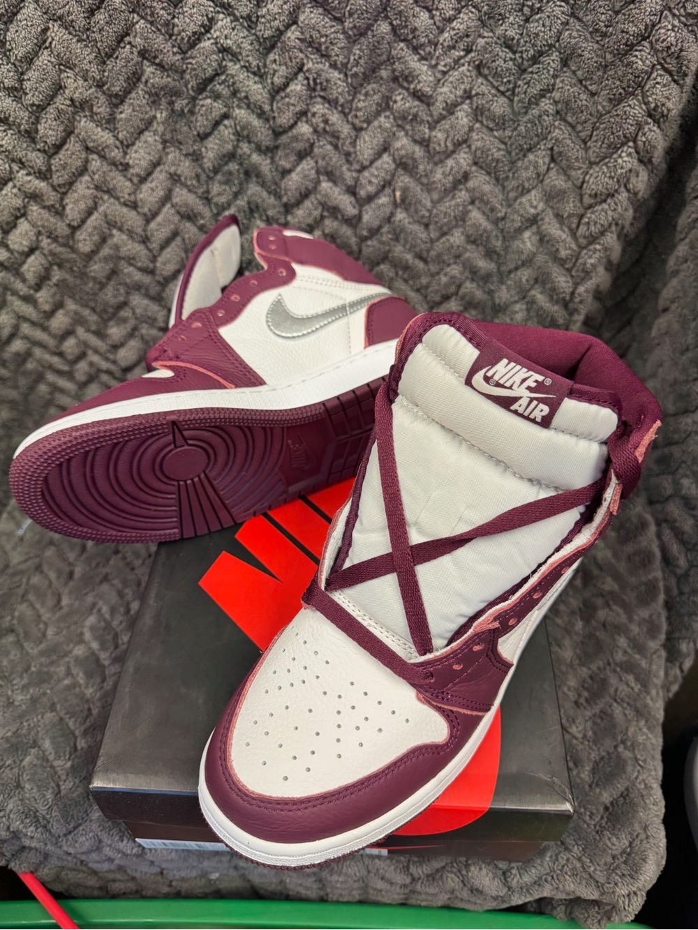 Nike Air Jordan 1 High Retro OG Bordeaux